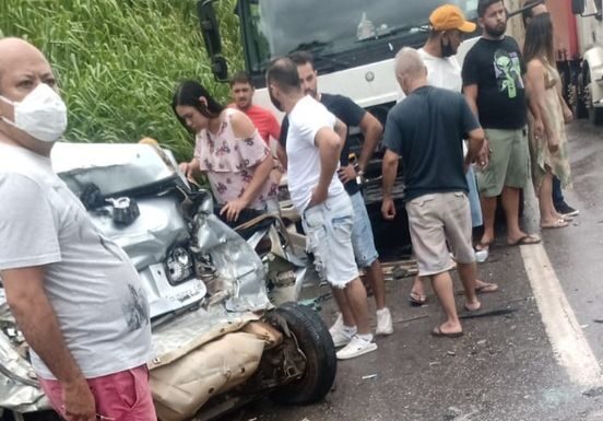 Pai e mãe morrem em grave acidente na BR-381 e filho é levado de helicóptero para BH
