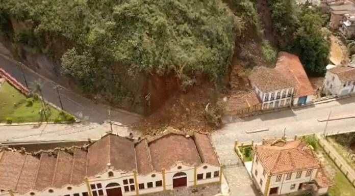 Desmoronamento atinge casarões históricos em Ouro Preto