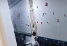 Médica obriga mãe a deixar um dos filhos sozinho em corredor