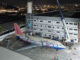 Avião é colocado em teto de shopping em Contagem