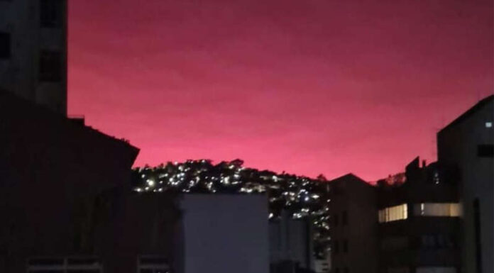 Céu rosa protagoniza espetáculo na madrugada de BH e arranca suspiros