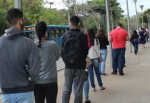 Prefeitura continua com aplicação das três doses da vacina nesta terça-feira
