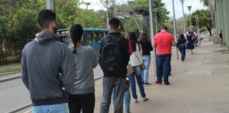 Prefeitura continua com aplicação das três doses da vacina nesta terça-feira