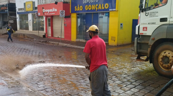 Prefeitura de São Gonçalo trabalha na limpeza da cidade