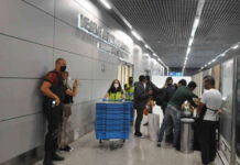 Avião com mais de 180 brasileiros deportados dos EUA pousa em Confins