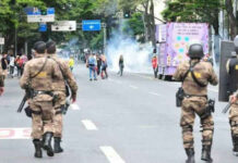Apoio de oficiais da Polícia Militar à manifestação preocupa governo de MG