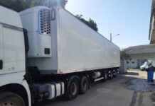 Polícia usa caminhão frigorífico para armazenar corpos em Petrópolis