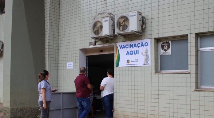 Vacinação contra Covid prossegue nesta quinta-feira