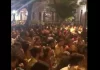 Praça da Estação, em BH, tem aglomeração na primeira noite de Carnaval