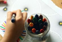 Meninas fazem desenho de cunho sexual, e pais delas é preso por estupro em Canoas