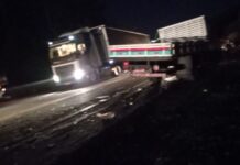 Colisão de dois caminhões e um carro em Nova Era