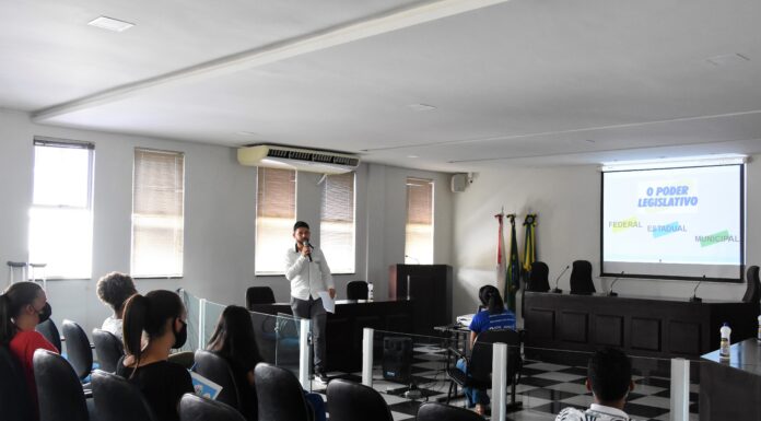 Escola do Legislativo realiza sua 1ª oficina do Parlamento Jovem 2022
