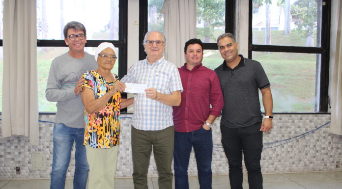 Prefeitura de João Monlevade entrega cheques do programa Recupera Minas