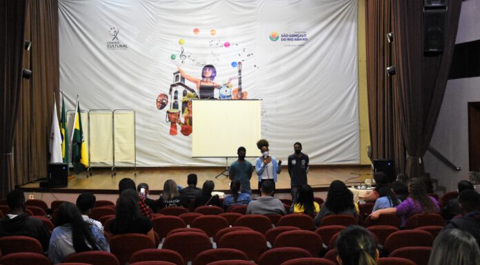 Estudantes do Parlamento Jovem participam de Conferência Municipal de Saúde Mental