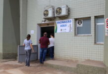 As quatro doses da vacina disponibilizada nesta quinta