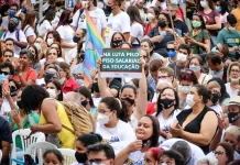 Servidores da educação de Minas Gerais anunciam paralisação nesta sexta-feira