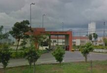 Jovem é detido ao colocar carro com som na entrada de presídio para homenagear a mãe presa