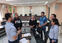 Em visita à Câmara, prefeito de Rio Piracicaba entrega projeto de lei para adequar salário dos professores ao Piso Nacional