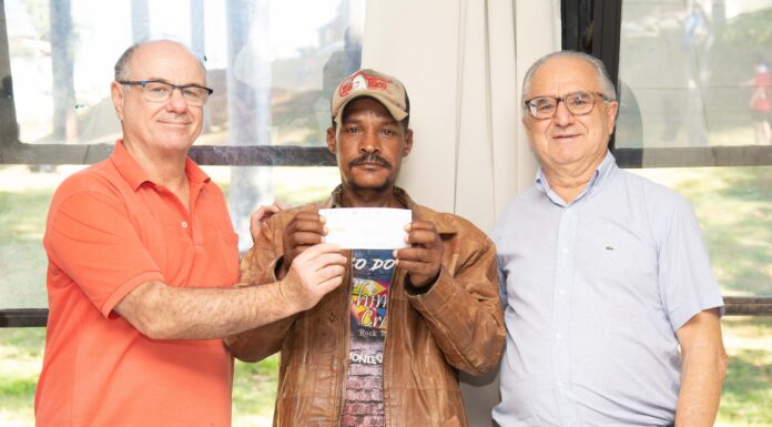 Prefeitura de João Monlevade finaliza entrega de cheques do Recupera Minas