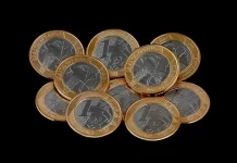 Consignado do Auxílio Brasil pode endividar os mais pobres, dizem especialistas