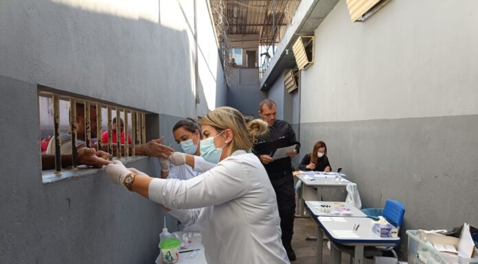 Prefeitura realiza ação de combate e prevenção às hepatites virais no presídio