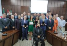 Entrega de honrarias e assinatura de Termo de Geminação marcam solenidade na Câmara