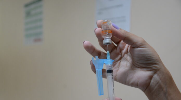 Prefeitura aplica vacina contra Covid e gripe no sábado