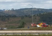 Capotamento deixa um morto, três feridos e trânsito lento na BR-381