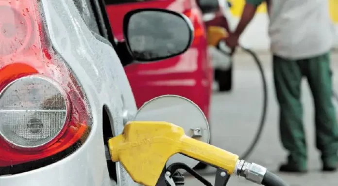 Governo de Minas reduz ICMS da gasolina e da energia elétrica para 18%