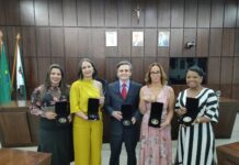 Profissionais da educação e instituições de ensino são condecorados na Câmara Municipal