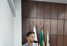 Jovem recebe Moção de Aplausos por participação em Festival de Música Católica