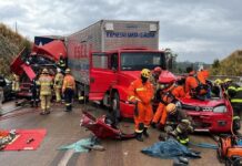 Grave acidente envolvendo carreta e carros fecha BR-381