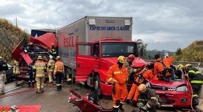 Grave acidente envolvendo carreta e carros fecha BR-381