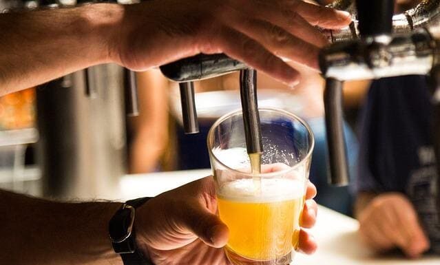 ‘Erro grave’, diz especialista sobre Minas liberar bebida alcoólica nas eleições