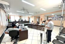 Sucessivos pedidos de cumprimento de prazo adiam votação de projetos em reunião extraordinária na Câmara de Rio Piracicaba