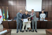 Título de Filho Ilustre post morten e Moção de Aplausos são entregues na Câmara de João Monlevade