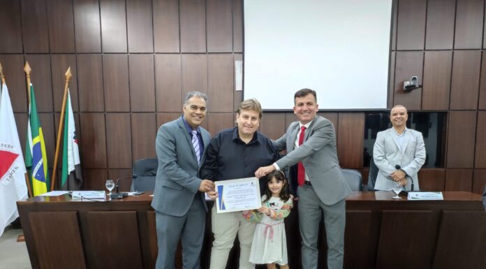 Título de Filho Ilustre post morten e Moção de Aplausos são entregues na Câmara de João Monlevade