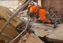 Prédio desaba na Rocinha e bombeiros buscam por possível desaparecido
