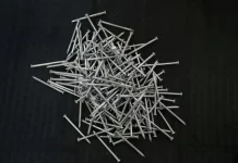 Mulher é sequestrada em casa e tem pregos cravados no corpo