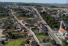 Por causa de celular, mulher mata marido com golpe de faca no tórax