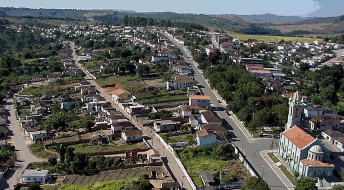 Por causa de celular, mulher mata marido com golpe de faca no tórax