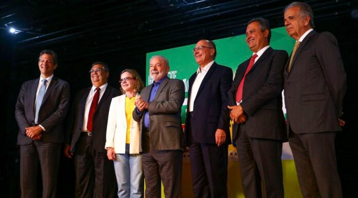 Lula anuncia os cinco primeiros ministros: nomes têm um perfil mais apaziguador