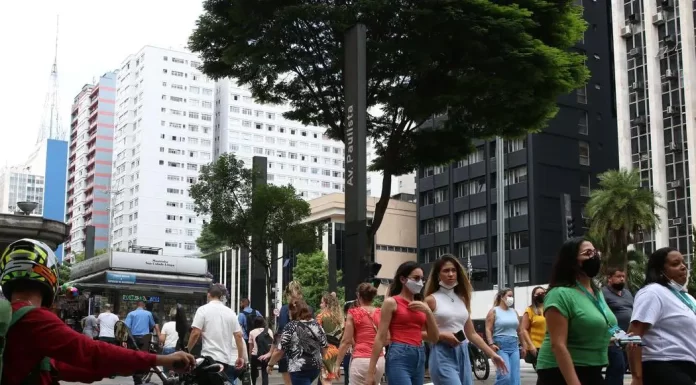Covid-19: Brasil registra 53 mortes e 22,5 mil casos em 24 horas