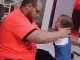 Vídeo antigo de pai batendo em bebê viraliza e revolta redes sociais